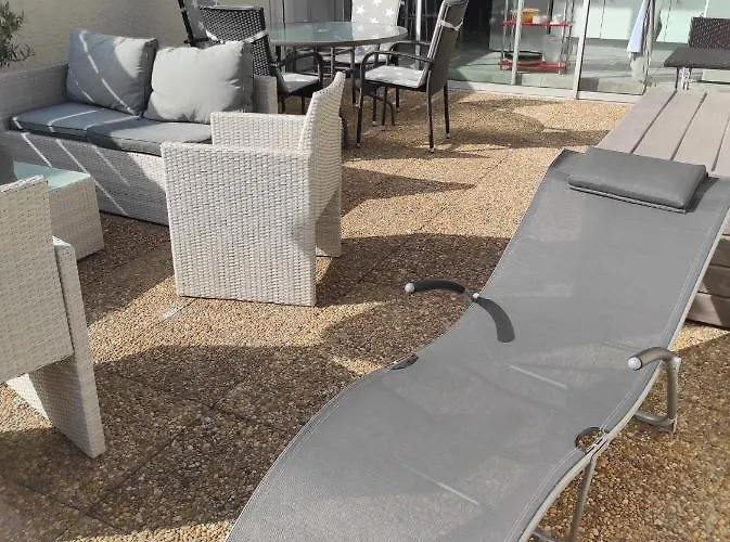 2 Pieces Avec Grande Terrasse *