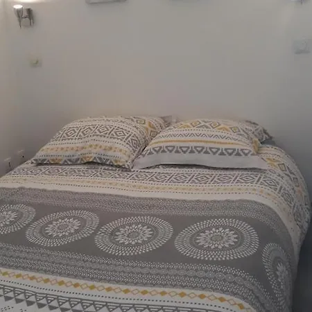 Appartement 2 Pièces Avec Grande Terrasse